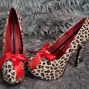 Leopard pumps
